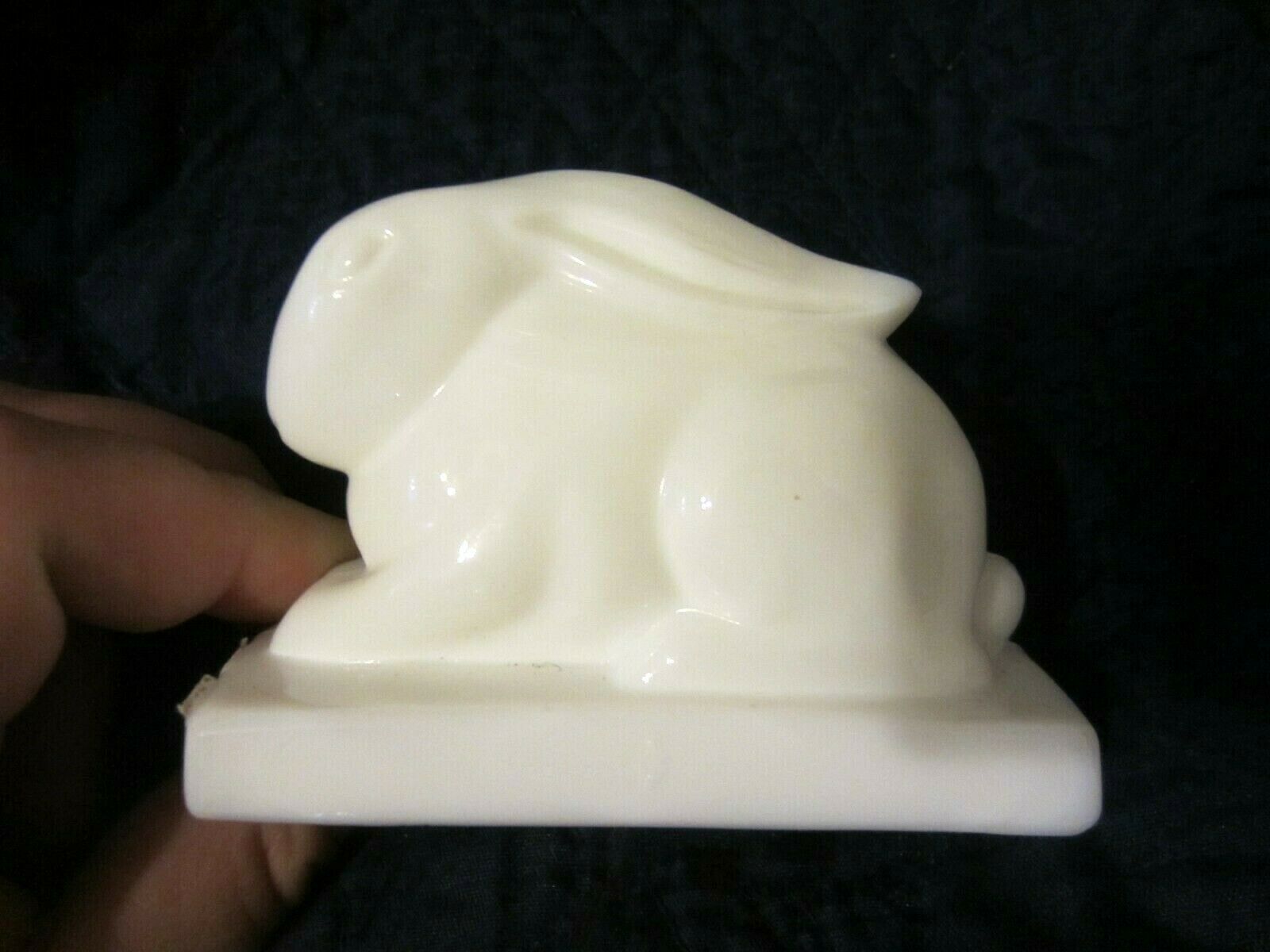 Heisey Imperial Glass White Milkglass Bonnie Bunny Rabbit Paperweight Figurine N