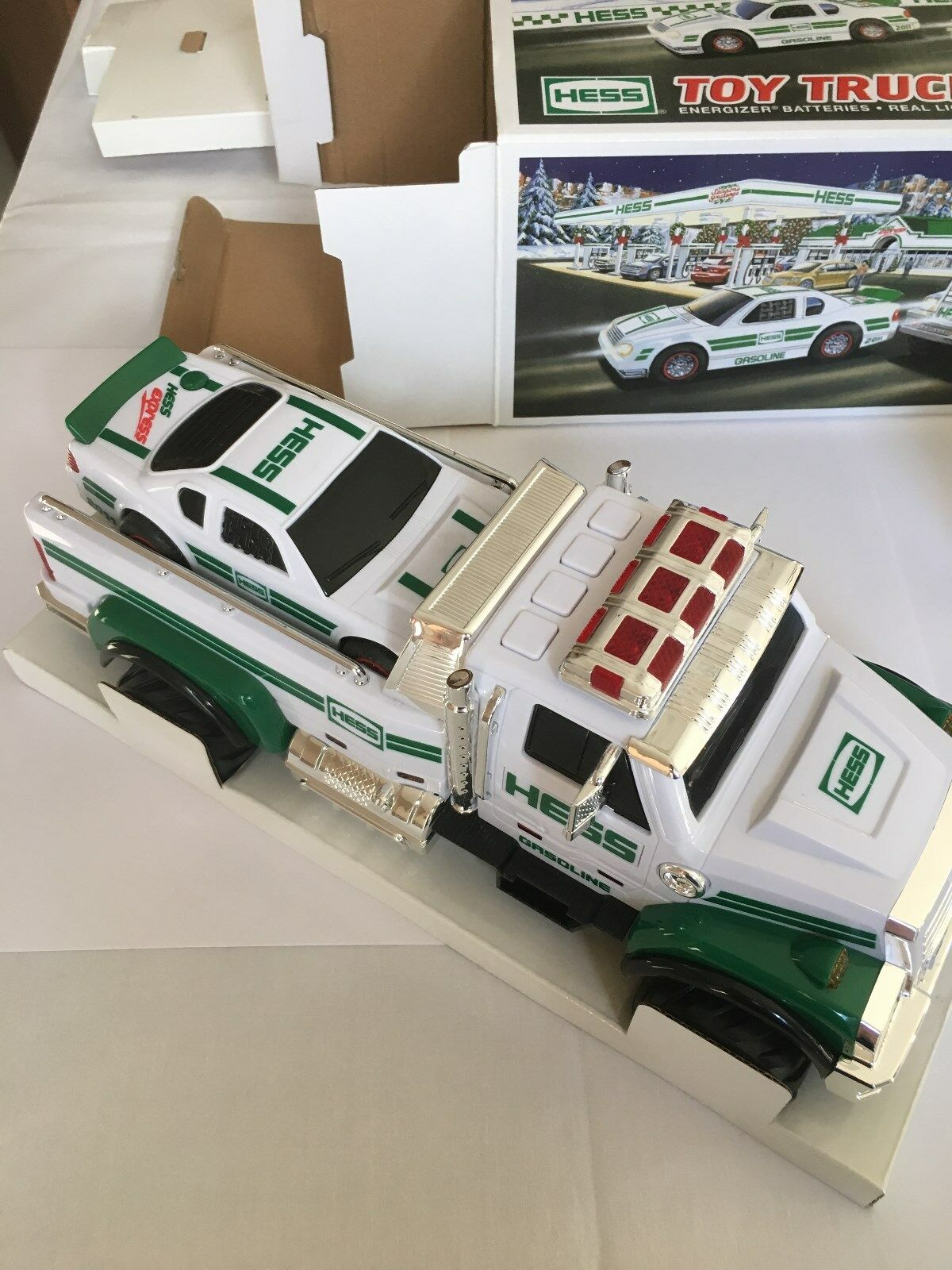 Collect/clean 2011 hess-truck & R/car Lights /multi/sound /ramp Great Gift Cond!