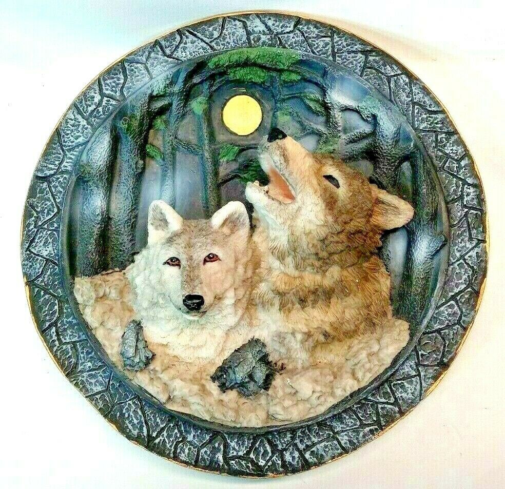 3 D Collector's Plate-life Like Image Of 2 Wolves Under The Night Of Full Moon