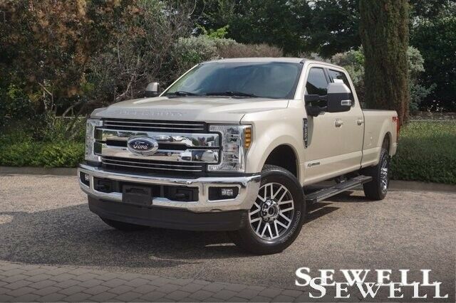 2018 Ford F-350 Lariat / Fx4 2018 Ford Super Duty F-350 Srw, White Gold Metallic With 55600 Miles Available N