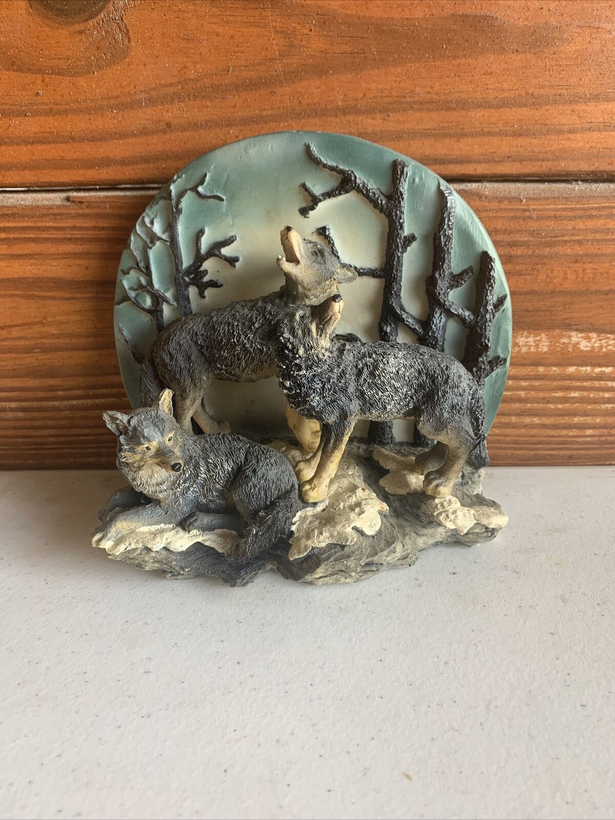 Decorative 3d 3 Wolf Figurine Statue Plate