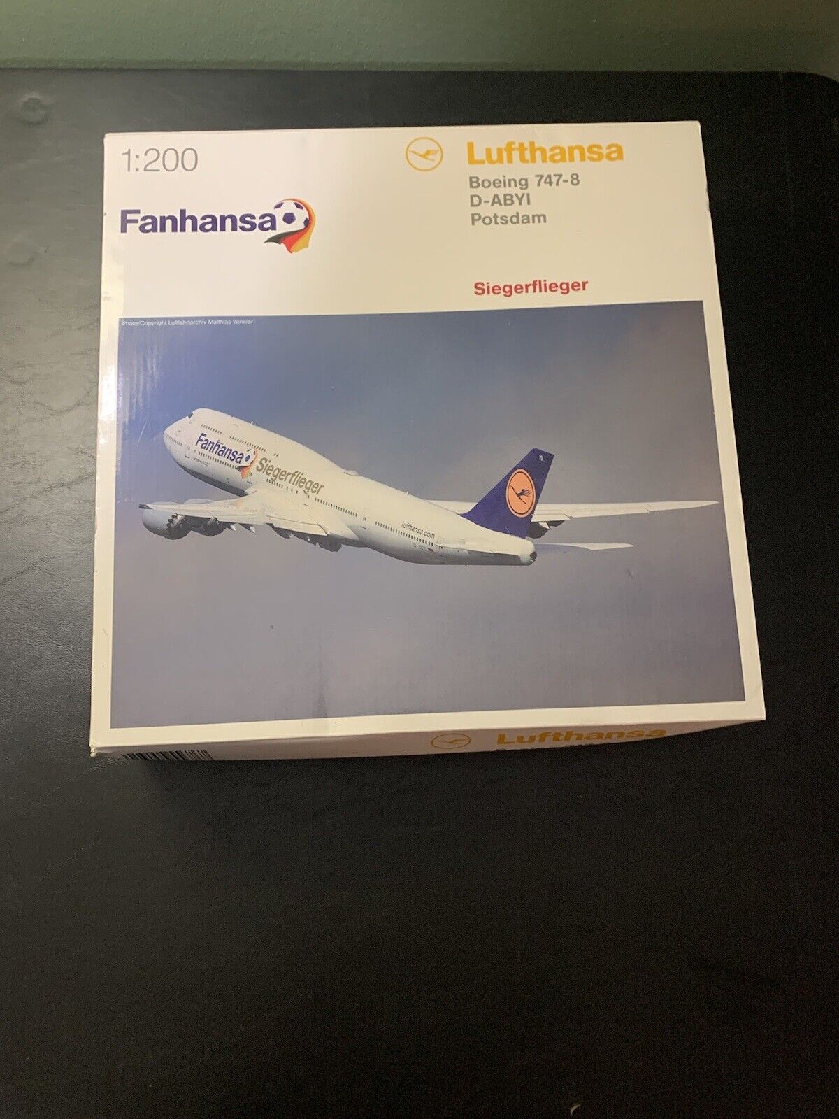 Herpa 1/200 Lufthansa "fanhansa" Boeing B747-8 D-abyi Postsdam 556767