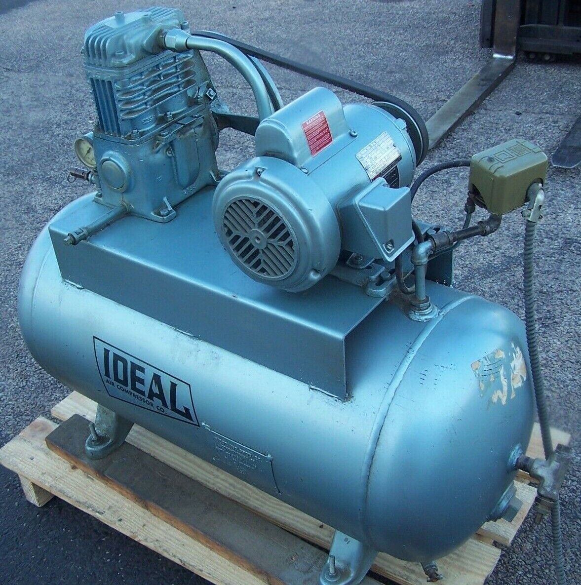 Ideal 2 Hp Reciprocating Air Compressor 115/230 Vac Single Phase 200 Psi